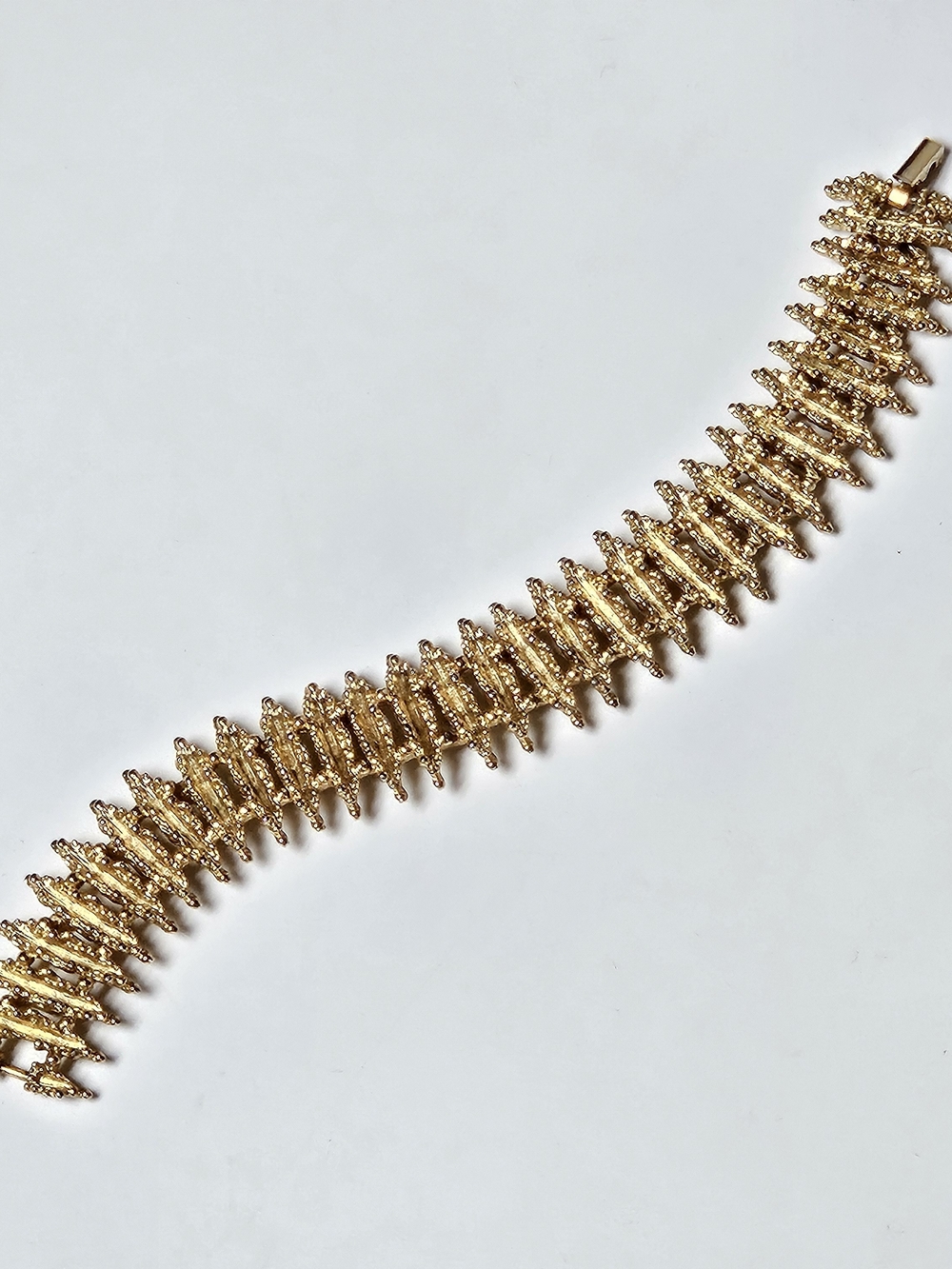 Avon Gold-Tone Zigzag 80s Statement Tennis Bracelet - Picture 2 of 8